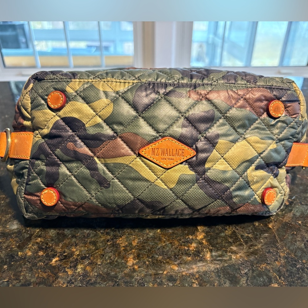 Mz Wallace Small Sutton - image 3